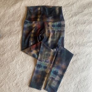 Onzie tie-dye print leggings